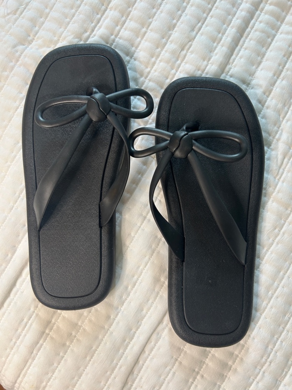 SHEIN Black Bow Toe-Post Sandals